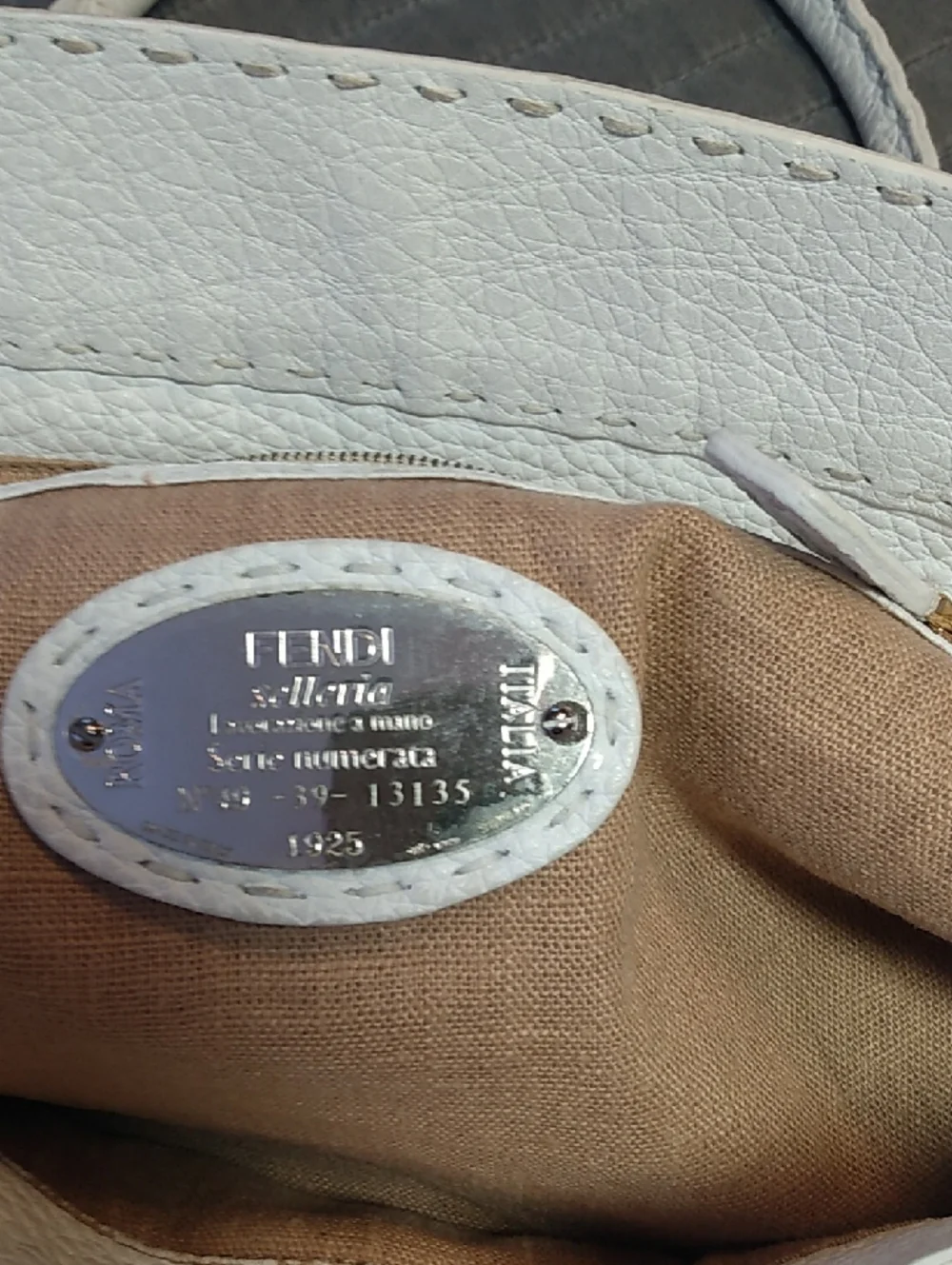 Fendi White Leather Tote with Gold-Tone Buckle Accents SELLERIA VILLA BORGHESE - Picture 8 of 17